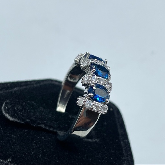 Beautiful Blue Sapphire White Diamond CZ‎ Silver Plated Ring Band - Picture 4 of 10